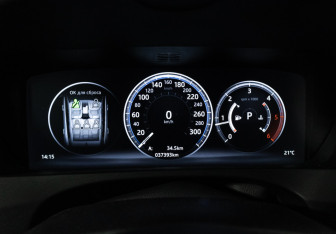 Подержанный автомобиль Jaguar F-Pace 2017 года (12 фото)