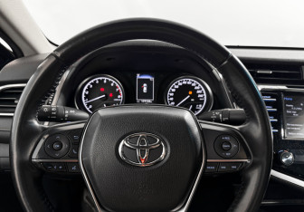 Подержанный автомобиль Toyota Camry Sedan 2019 года (18 фото)