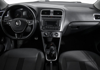 Подержанный автомобиль Volkswagen Polo Sedan 2017 года (13 фото)