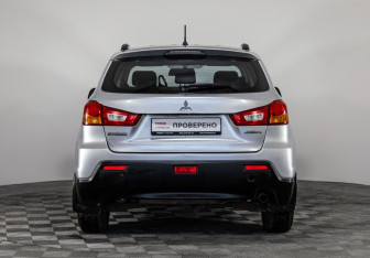 Подержанный автомобиль Mitsubishi ASX 2013 года (6 фото)