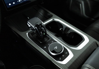 Подержанный автомобиль Jaecoo J7 2023 года (16 фото)