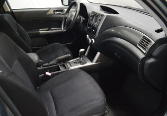Подержанный автомобиль Subaru Forester Suv 2010 года (11 фото)
