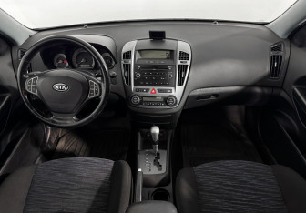 Подержанный автомобиль Kia Ceed Wagon 2008 года (15 фото)