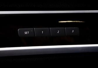 Подержанный автомобиль Volkswagen Touareg 2012 года (19 фото)