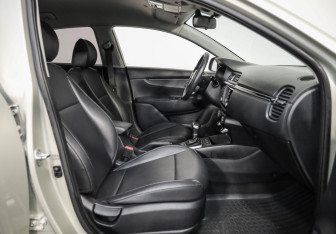 Подержанный автомобиль Kia Rio Hatchback 2019 года (22 фото)