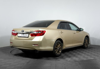 Подержанный автомобиль Toyota Camry Sedan 2012 года (5 фото)