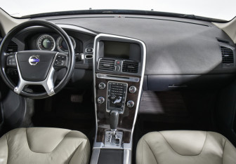 Подержанный автомобиль Volvo XC60 2011 года (14 фото)