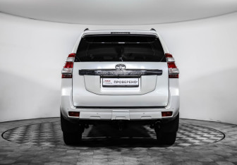 Подержанный автомобиль Toyota Land Cruiser Prado 2014 года (6 фото)