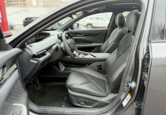 Подержанный автомобиль Changan UNI-V 2023 года (11 фото)