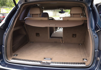 Подержанный автомобиль Porsche Cayenne 2013 года (26 фото)