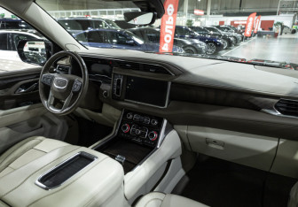 Подержанный автомобиль GMC Yukon 2022 года (18 фото)