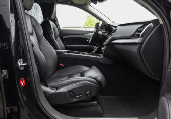 Подержанный автомобиль Volvo XC90 2015 года (31 фото)