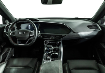 Подержанный автомобиль Geely Tugella 2024 года (13 фото)