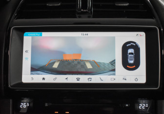 Подержанный автомобиль Jaguar F-Pace 2016 года (19 фото)