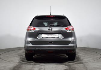 Подержанный автомобиль Nissan X-Trail 2016 года (6 фото)