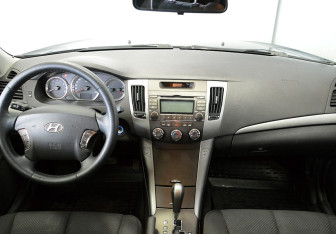 Подержанный автомобиль Hyundai Sonata 2008 года (5 фото)