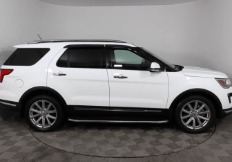 Подержанный автомобиль Ford Explorer 2018 года (5 фото)