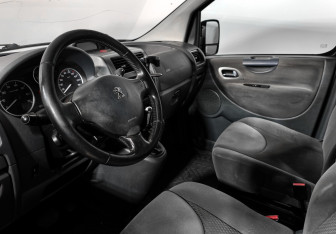 Подержанный автомобиль Peugeot Expert 2015 года (9 фото)