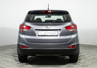 Подержанный автомобиль Hyundai ix35 2014 года (6 фото)