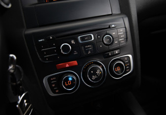 Подержанный автомобиль Citroen C4 Hatchback 2011 года (15 фото)