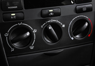 Подержанный автомобиль Toyota Corolla Sedan 2006 года (14 фото)