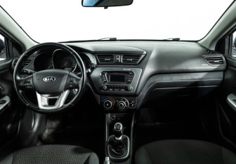 Подержанный автомобиль Kia Rio Hatchback 2014 года (13 фото)