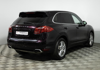 Подержанный автомобиль Porsche Cayenne 2010 года (5 фото)
