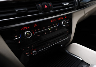 Подержанный автомобиль BMW X6 2016 года (17 фото)