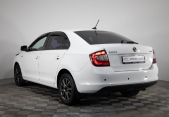 Подержанный автомобиль Skoda Rapid Liftback 2019 года (7 фото)