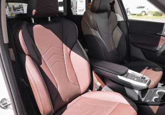 Подержанный автомобиль BMW X1 2024 года (27 фото)