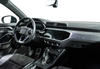 Подержанный автомобиль Audi Q3 2021 года (9 фото)