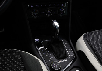 Подержанный автомобиль Volkswagen Tiguan 2018 года (14 фото)