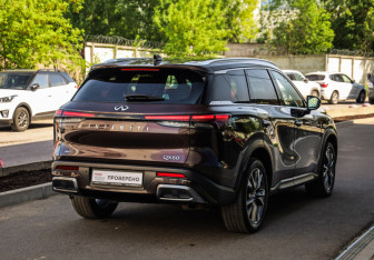Подержанный автомобиль Infiniti QX60 2022 года (6 фото)