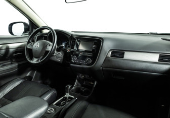 Подержанный автомобиль Mitsubishi Outlander 2013 года (9 фото)