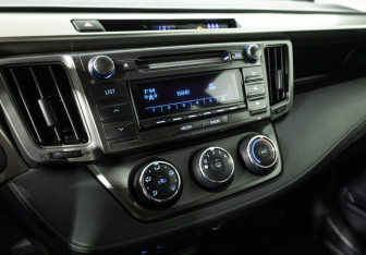 Подержанный автомобиль Toyota RAV4 2012 года (15 фото)