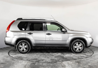 Подержанный автомобиль Nissan X-Trail 2010 года (4 фото)