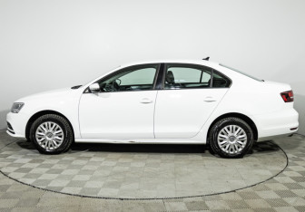 Подержанный автомобиль Volkswagen Jetta Sedan 2017 года (8 фото)