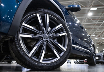 Подержанный автомобиль Geely Monjaro 2023 года (3 фото)