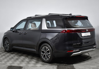Подержанный автомобиль Kia Carnival 2021 года (7 фото)