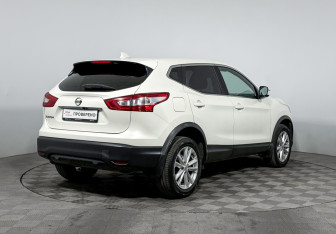 Подержанный автомобиль Nissan Qashqai 2017 года (5 фото)