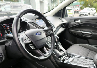 Подержанный автомобиль Ford Kuga 2017 года (10 фото)