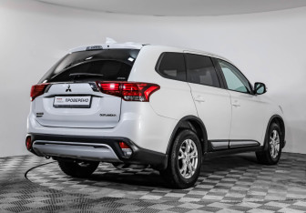 Подержанный автомобиль Mitsubishi Outlander 2018 года (5 фото)
