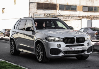 Подержанный автомобиль BMW X5 2016 года (5 фото)