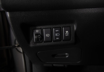 Подержанный автомобиль Nissan X-Trail 2011 года (16 фото)