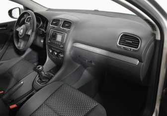 Подержанный автомобиль Volkswagen Golf Hatchback 2010 года (12 фото)