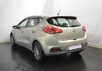 Подержанный автомобиль Kia Ceed Hatchback 2015 года (7 фото)