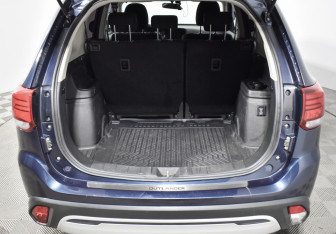 Подержанный автомобиль Mitsubishi Outlander 2018 года (19 фото)