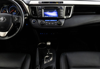 Подержанный автомобиль Toyota RAV4 2014 года (14 фото)
