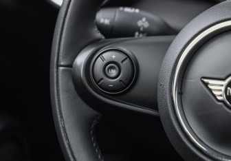 Подержанный автомобиль MINI Hatch 2020 года (16 фото)