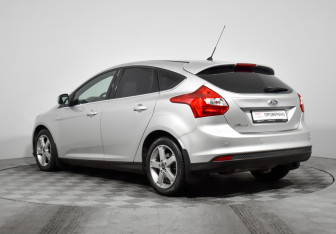 Подержанный автомобиль Ford Focus Hatchback 2013 года (7 фото)